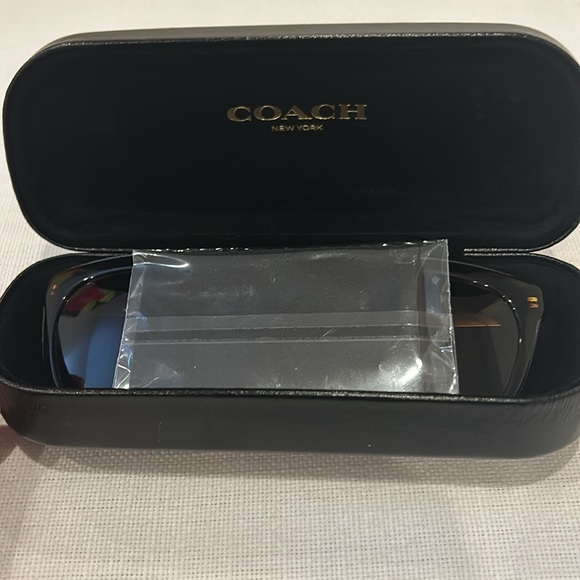Coach Dark Tortoise Sunglasses with hard case and dust cloth - Picture 7 of 9